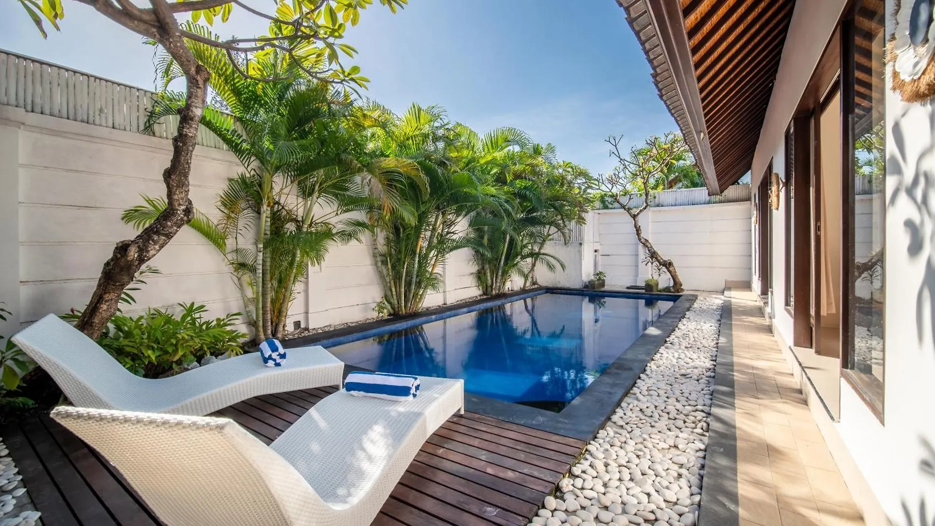 Free Pick-Up Balinese Style Tropical Private Pool Villa With 2 Bedrooms Seminyak