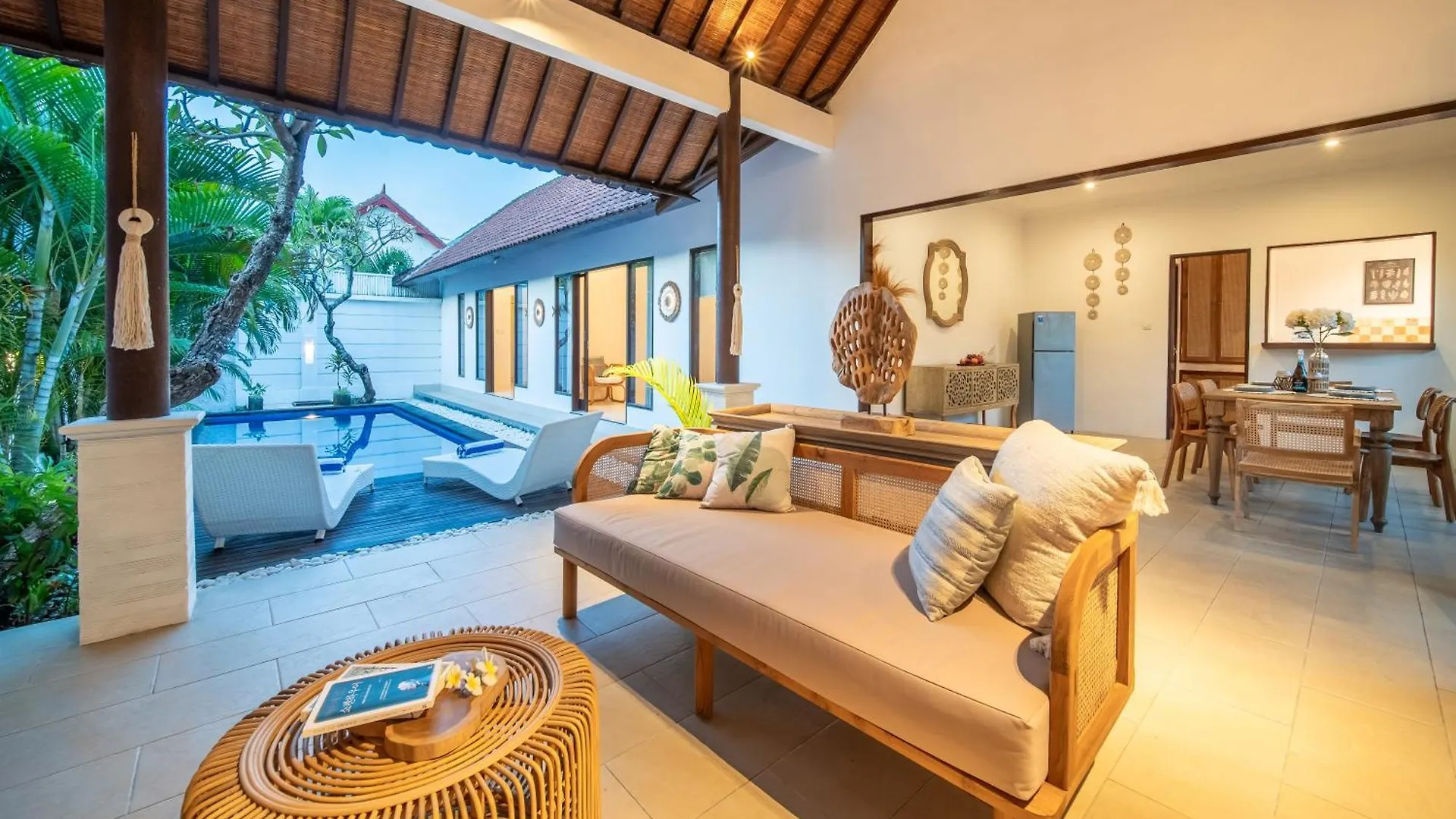 Free Pick-Up Balinese Style Tropical Private Pool Villa With 2 Bedrooms Seminyak Endonezya