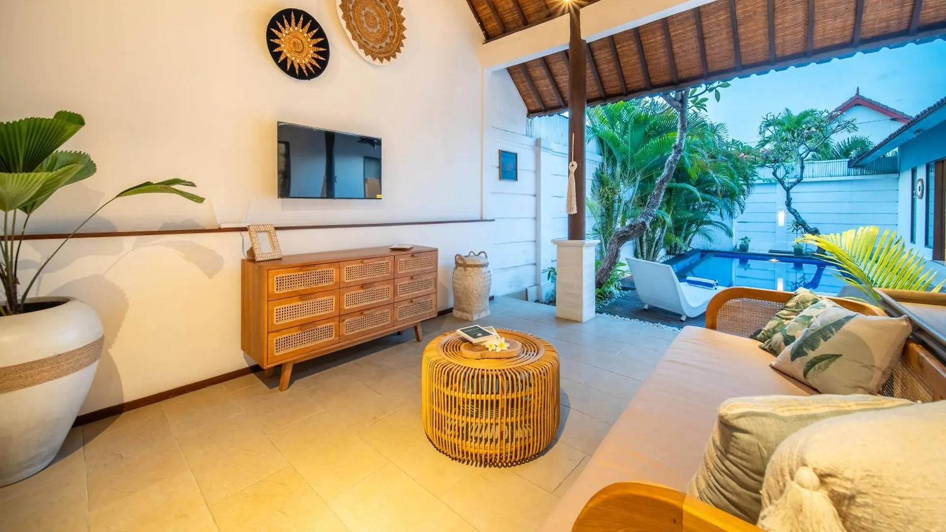 Free Pick-Up Balinese Style Tropical Private Pool Villa With 2 Bedrooms Seminyak