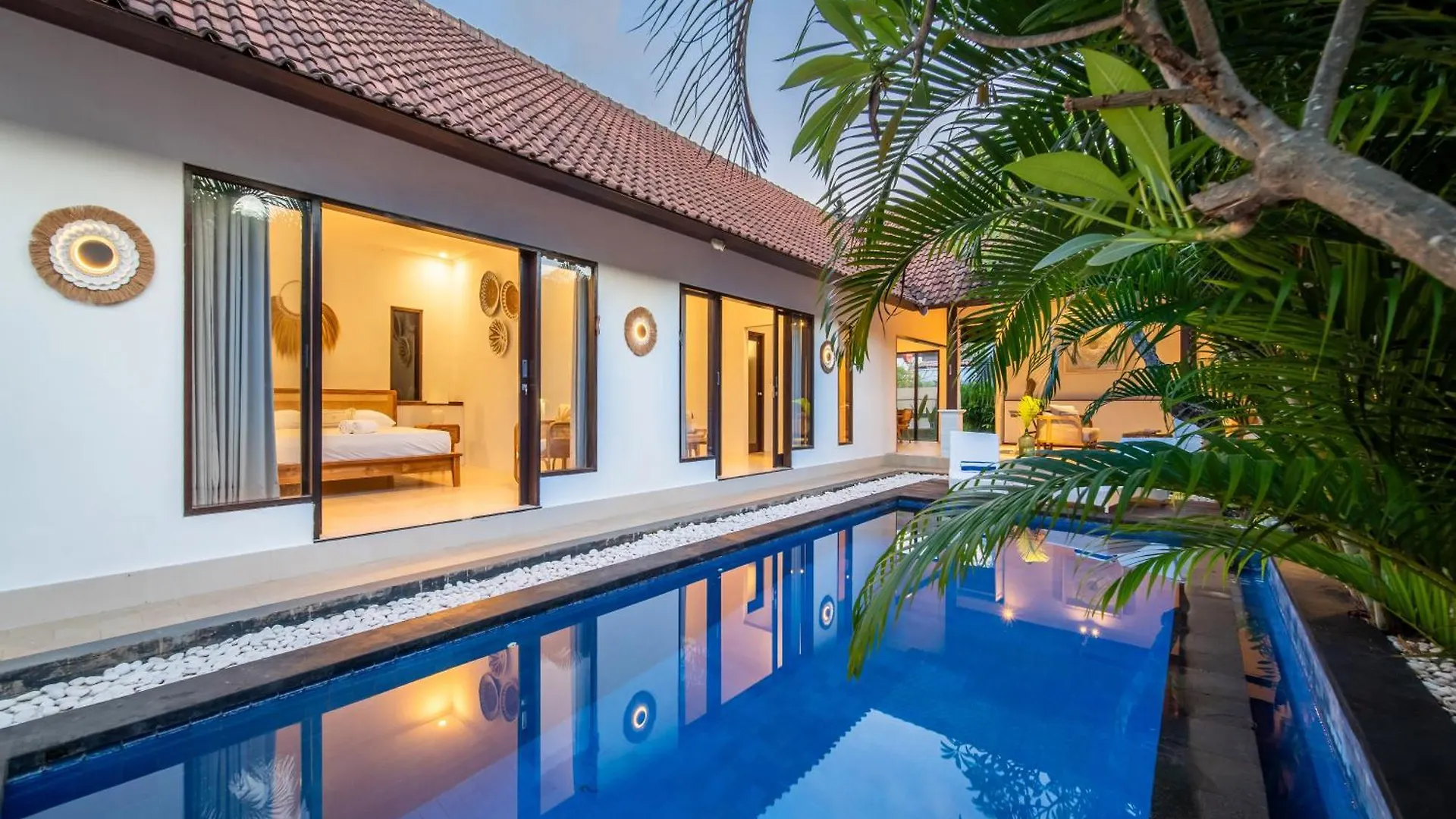 Free Pick-Up Balinese Style Tropical Private Pool Villa With 2 Bedrooms Seminyak 0*,  Endonezya