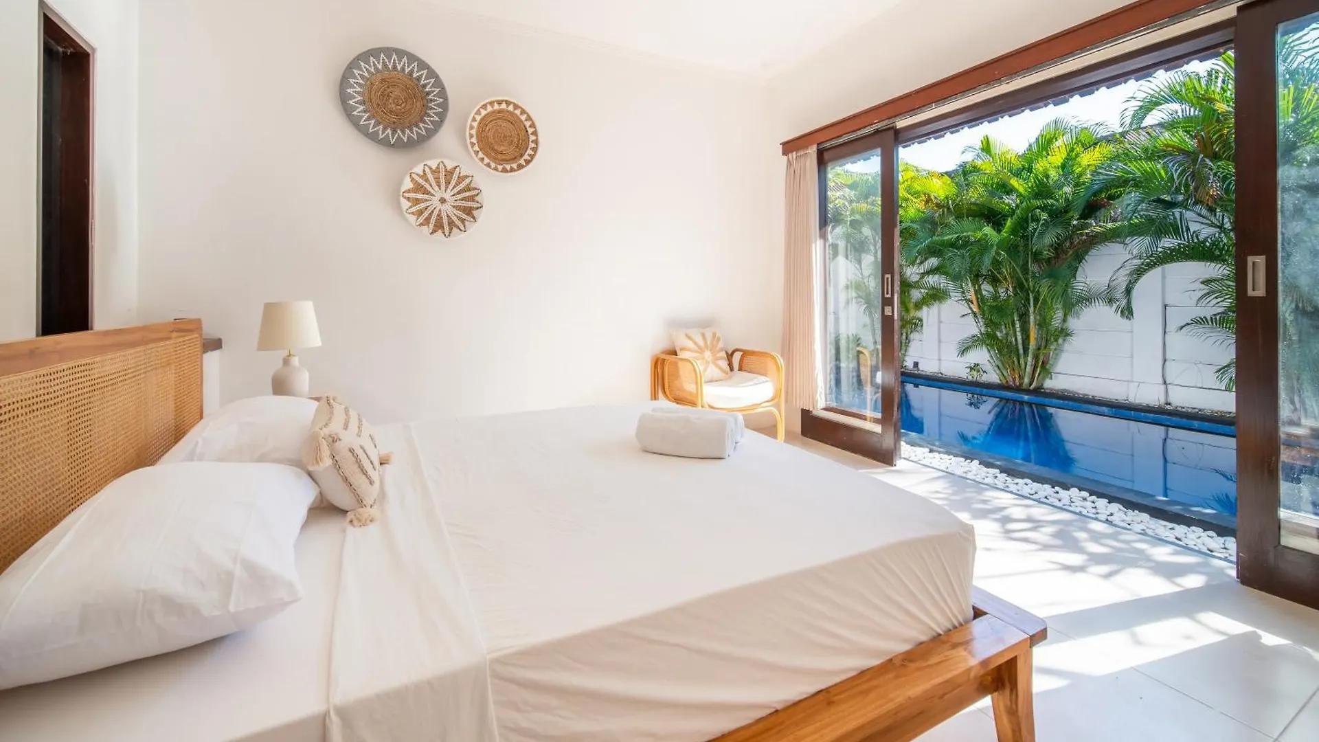 Free Pick-Up Balinese Style Tropical Private Pool Villa With 2 Bedrooms Seminyak