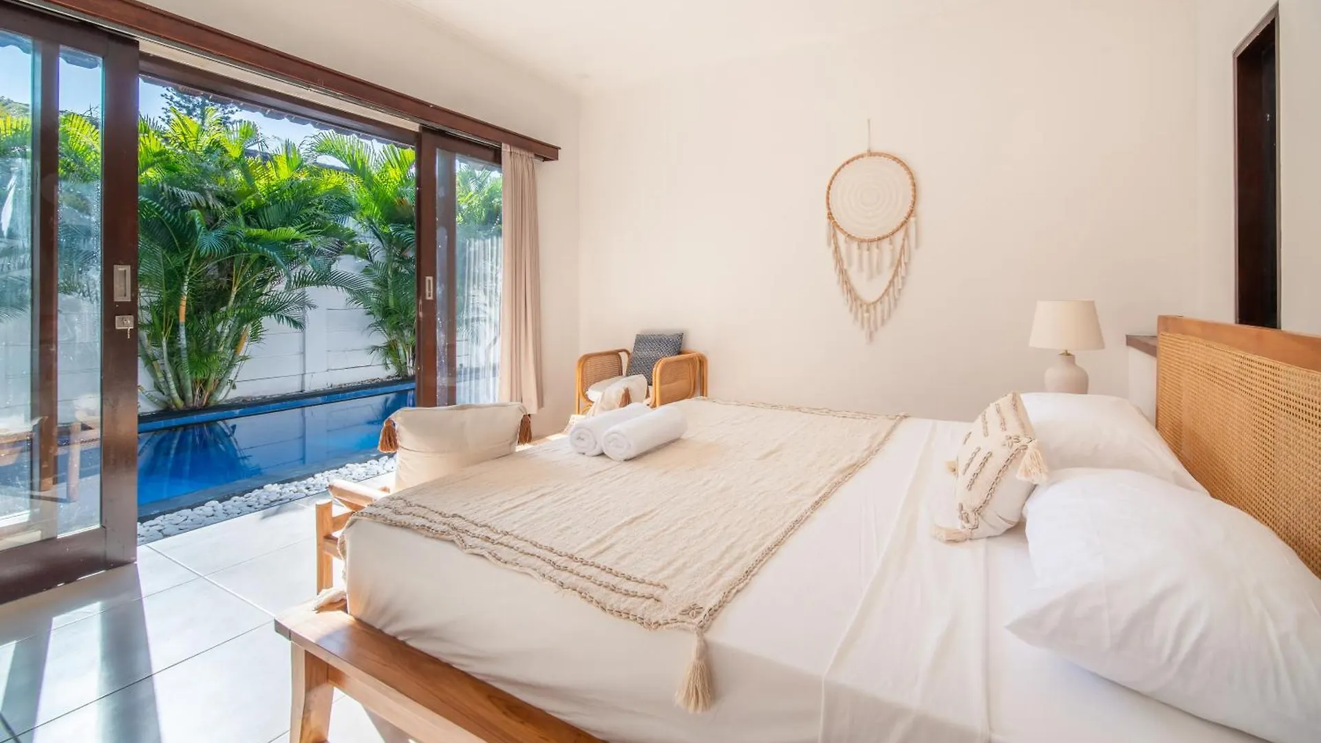 Free Pick-Up Balinese Style Tropical Private Pool Villa With 2 Bedrooms Seminyak Endonezya